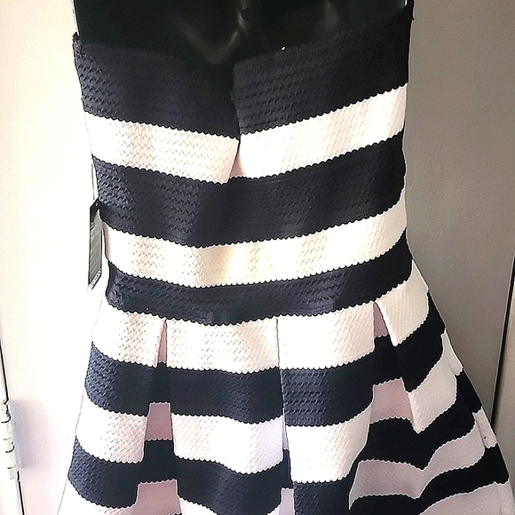 Express black & white strapless dress. - Picture 4 of 5